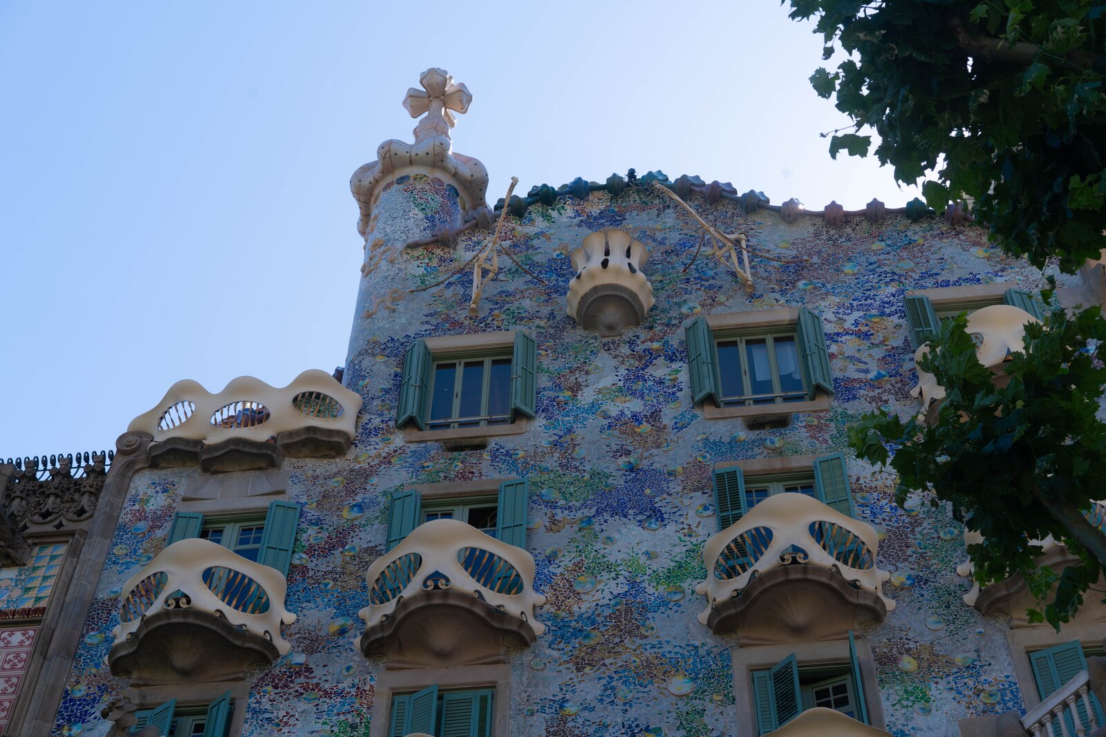 Casa Batlló facade, tiled and sculptural