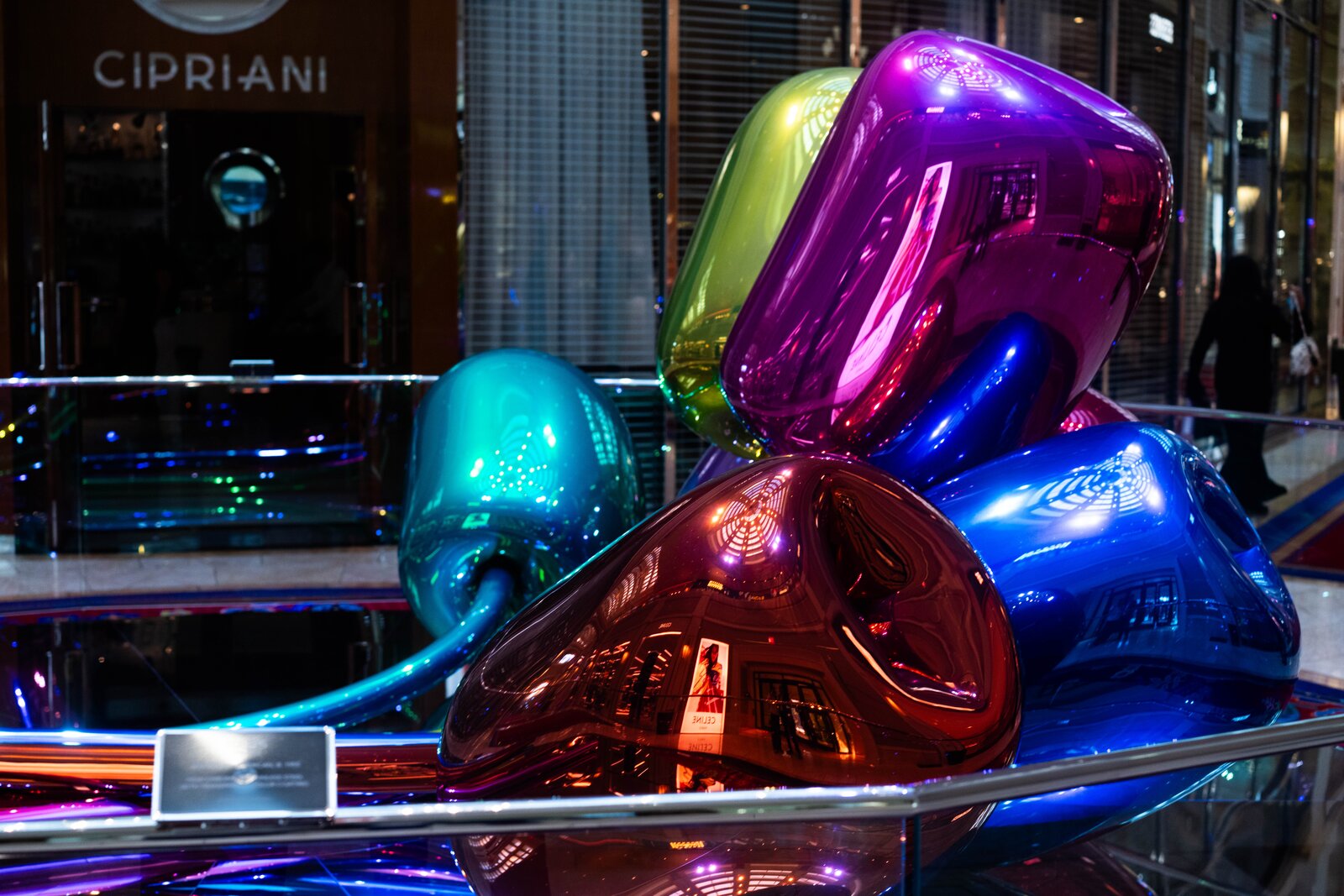 Jeff Koons balloon-dog sculptures at Cipriani